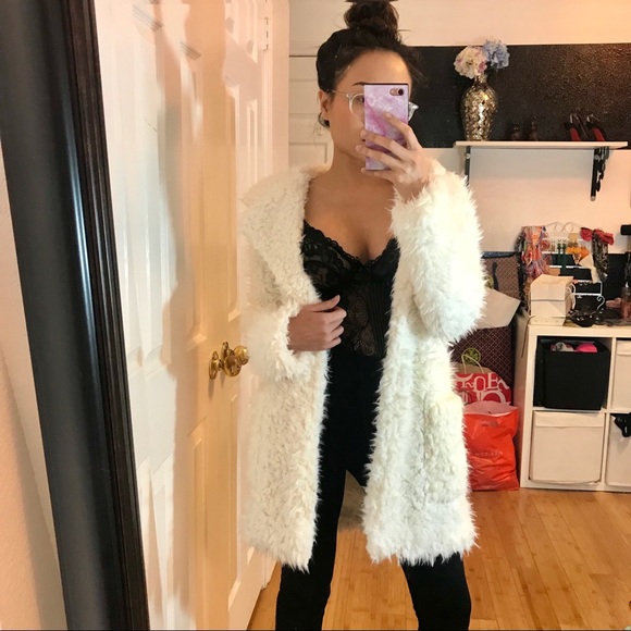 ❄️NWT FAUX FUR Jacket (ivory color)❄️ - Picture 3 of 8
